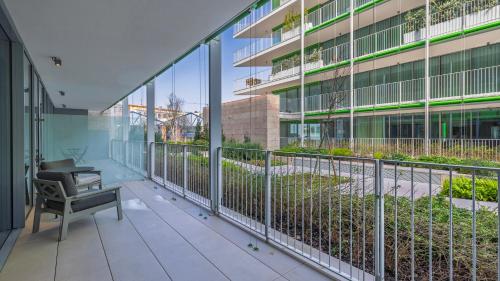 Modern 2BDR Apartment with Garage by LovelyStay
