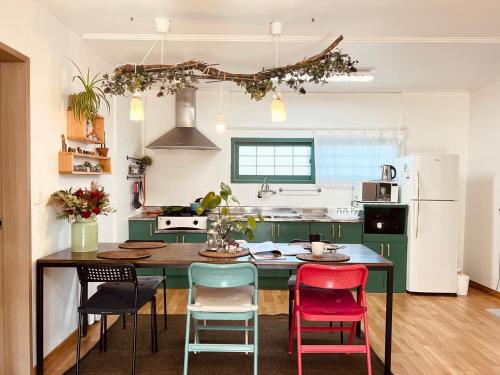 Η κουζίνα ή μικρή κουζίνα στο Fun Guesthouse Adjacent to Seongsan Ilchulbong