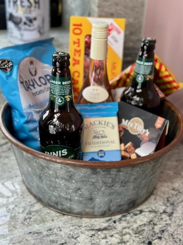 Bebidas en Firth View 1 - Luxury Cottage with Sea View & Hot Tub, Ayr