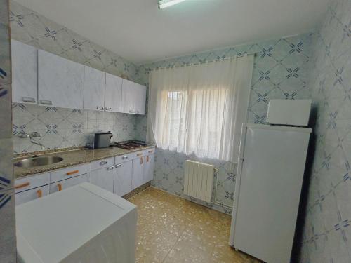 Η κουζίνα ή μικρή κουζίνα στο Apartamentos Turísticos Cardelemin