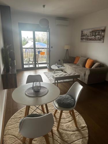 ポドゴリツァにあるHill Apartmentのギャラリーの写真