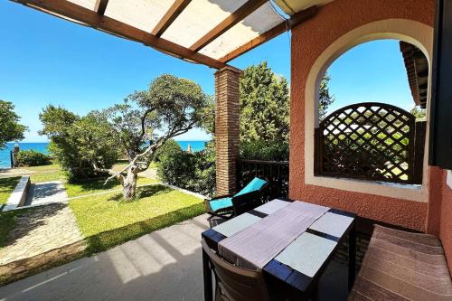 Genari Beach Apartments Sea View Apartment for Couples or Small Families