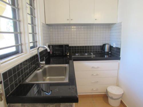 Η κουζίνα ή μικρή κουζίνα στο Sunpark Chalets Malindi