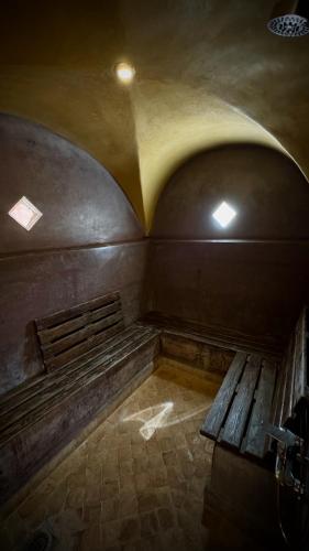 an empty room with a bench and lights at Le Palais Mandarine in Taroudant