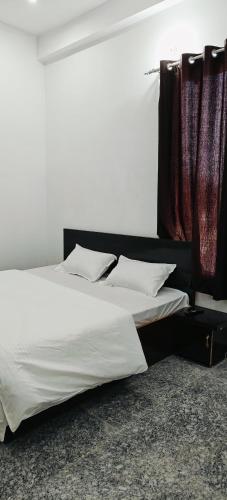 Ένα ή περισσότερα κρεβάτια σε δωμάτιο στο Hotel Golden Palace