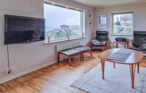 Μια τηλεόραση ή/και κέντρο ψυχαγωγίας στο Nice Home In Rörtången
