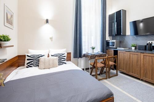 Little Joe Apartment