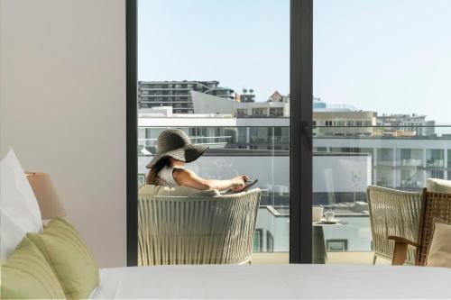 Acqua Residence IV by an island apart
