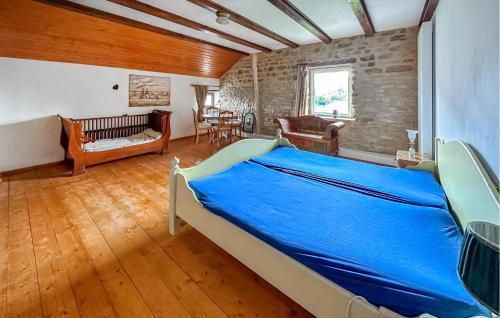 Cama o camas de una habitación en Beautiful Home In Pressigny With Wifi