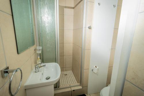 Bilik mandi di REST - Vasco Mews Mossel Bay