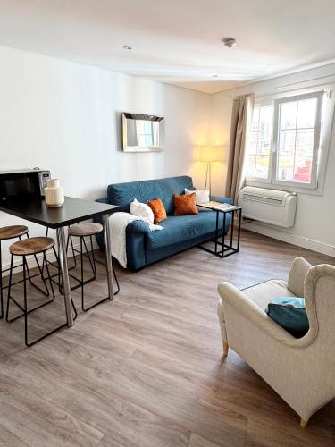 Grand Central House - Deluxe Two Bedroom - GibraltarStay Apartments
