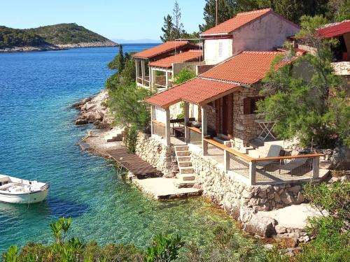 Sea side house for two in a wilderness