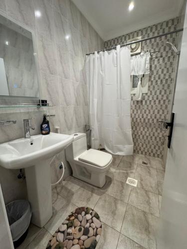 Ένα μπάνιο στο Razz House بيت راز