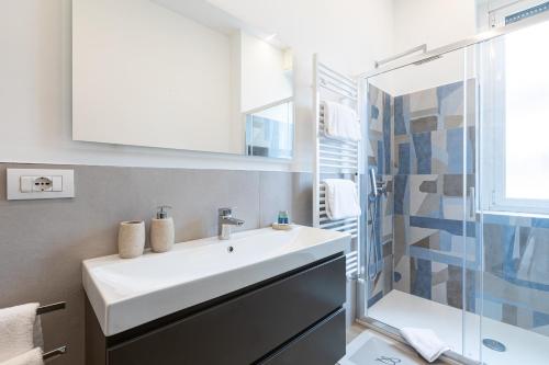 Certosa Enchanting Apartment with Balcony - Top Collection