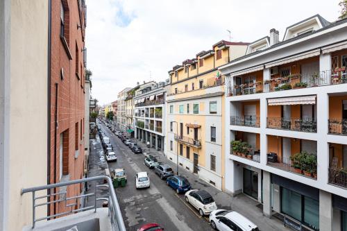 Certosa Enchanting Apartment with Balcony - Top Collection