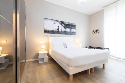 Certosa Enchanting Apartment with Balcony - Top Collection