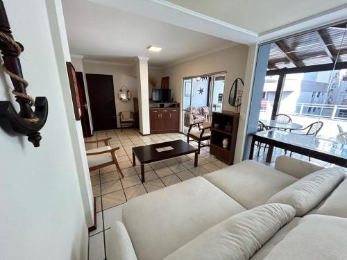 Khu vực ghế ngồi tại Cobertura quadra MAR em Meia Praia - 100m do mar