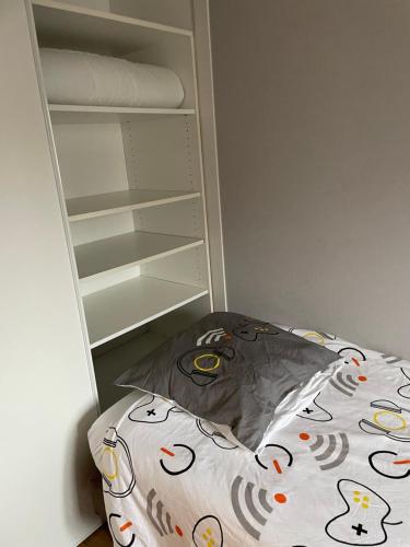 a bedroom with a bed next to an empty closet at Appart spacieux 6 pers proche centre ville et gare Laval - Parking privé securisé in Laval