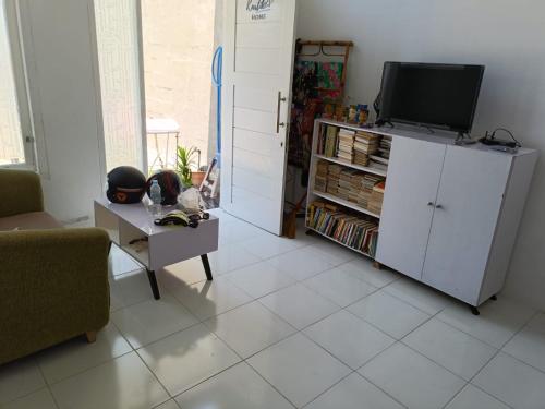 Μια τηλεόραση ή/και κέντρο ψυχαγωγίας στο Kartika Homestay