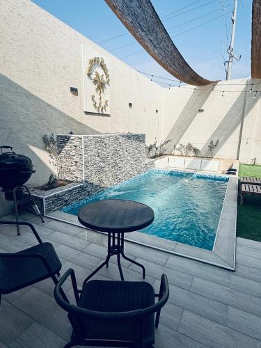 Der Swimmingpool an oder in der Nähe von شاليهات بالما