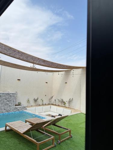 Der Swimmingpool an oder in der Nähe von شاليهات بالما