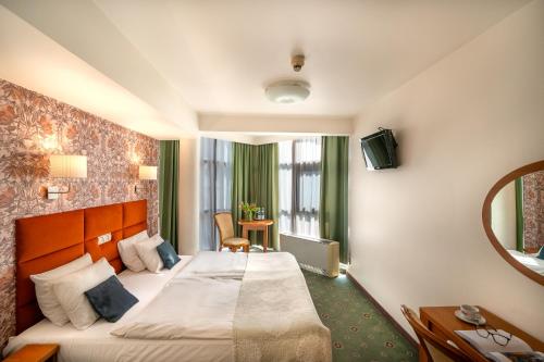Posteľ alebo postele v izbe v ubytovaní Hotel Secesja