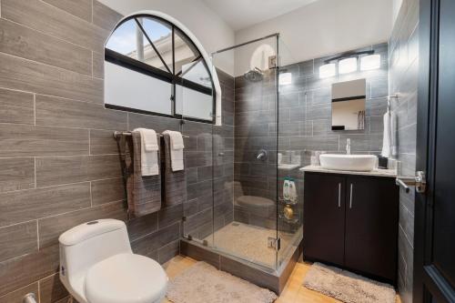 Koupelna v ubytování Suite 4 Sloth - Pool&Beach 3 BR Condo