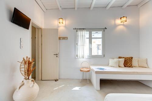 Silver Apartment Ammos