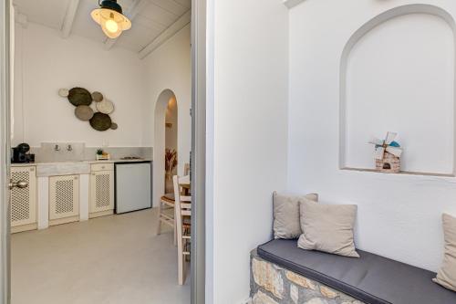 Silver Apartment Ammos
