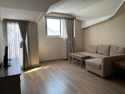 Гостиная зона в Defne Beach Suites