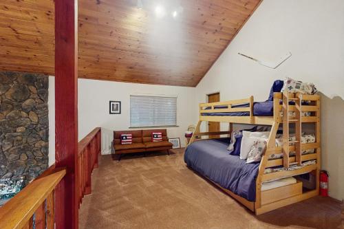 Postel nebo postele na pokoji v ubytování Bearfoot Getaway