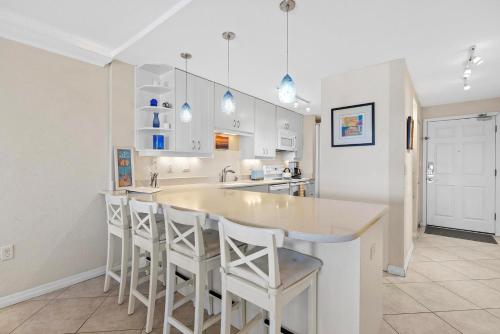 Η κουζίνα ή μικρή κουζίνα στο 513 - Spectacular Penthouse Level Condo