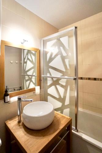 a bathroom with a white sink and a shower at Evasion - 100m de la mer - parking in Ploemeur