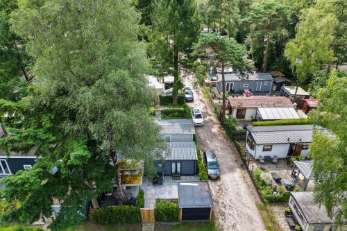 an aerial view of a row of houses with cars parked at Luxe Chalet Veluwe Sauna en Hottub in Hoenderloo