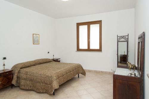 a bedroom with a bed and a dresser and a mirror at CasArmando Casa Vacanze in Foligno