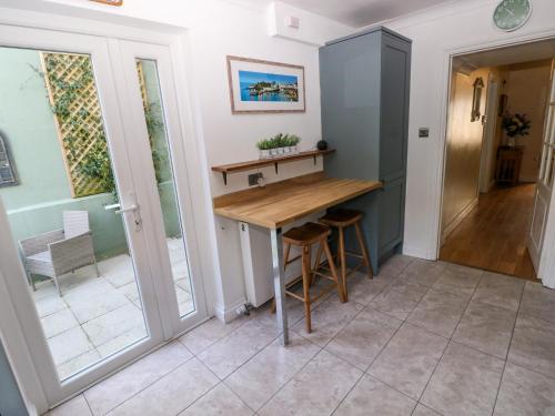 Gambar di galeri bagi Stones Throw di Tenby