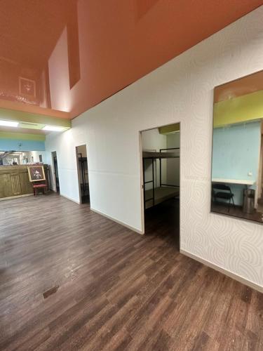 En tv och/eller ett underhållningssystem på future hostel