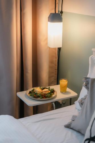 Postel nebo postele na pokoji v ubytování Black Habit Accomodation