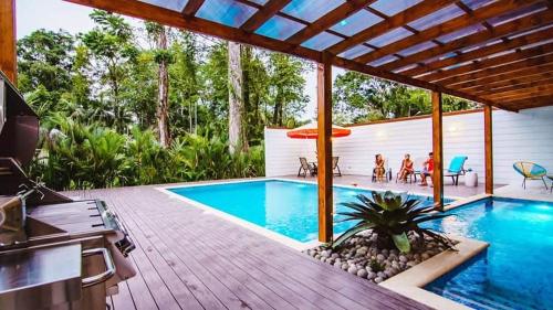a house with a swimming pool and a deck at Hotel Luna Bella in Talamanca