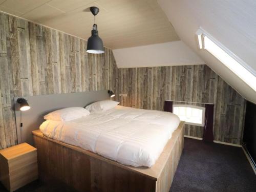 Postel nebo postele na pokoji v ubytování Sfeervolle Vakantieboerderij met sauna