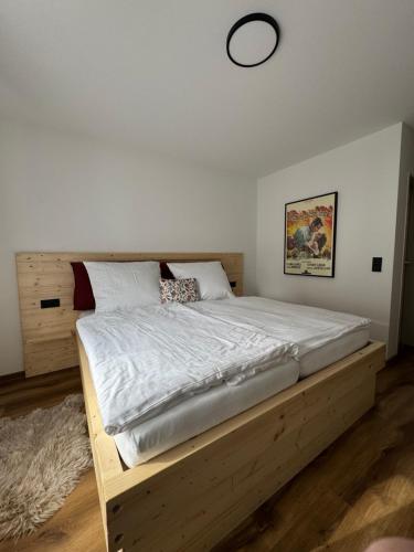 Una cama o camas en una habitación de Gästehaus unterm Regenbogen