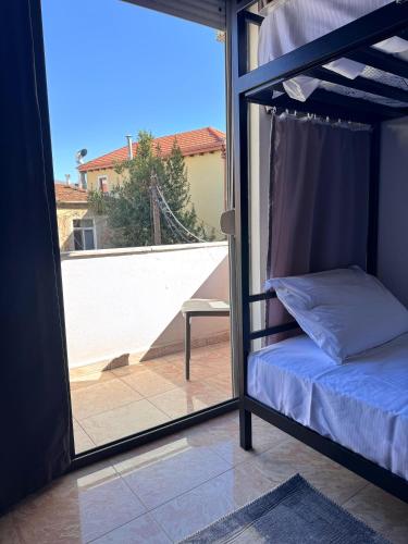 Ένα ή περισσότερα κρεβάτια σε δωμάτιο στο New Bazaar Hostel