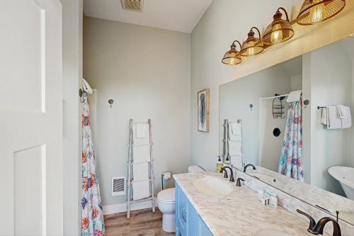 a bathroom with two sinks and a toilet at The Turtle Nest in Lincoln City