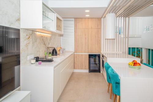 Φωτογραφία από το άλμπουμ του Luxury 3bd villa with premium amenities, jacuzzi, private parking σε Palm-mar