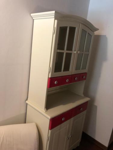 a dresser with a cabinet in a room at Agriturismo Villa Greggio in Casalserugo