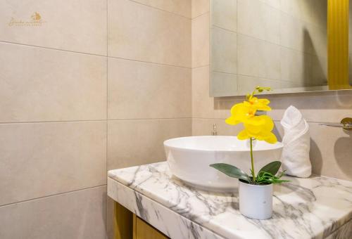 Koupelna v ubytování Magnificent Canal View 2 Bhk 6 pax