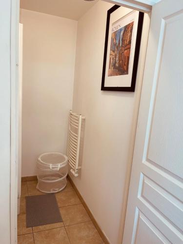 a bathroom with a radiator and a picture on the wall at Heure Normande Charmant T2 au pieds de la gare in Rouen
