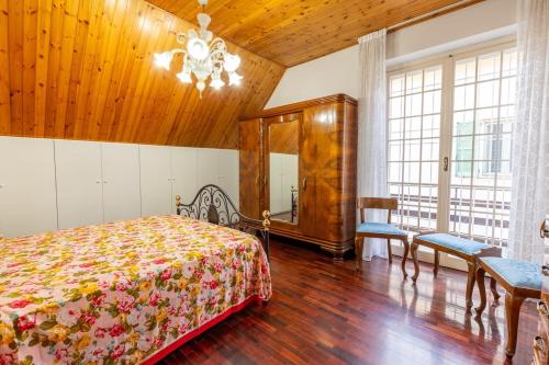 a bedroom with a bed and a wooden ceiling at Mare & Monti scopri le Marche in Stazione Falerone