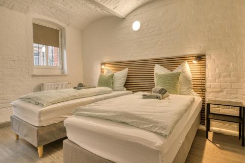 Dos camas individuales en una habitación con en HOMY I Gewölbetraum Nähe Zentrum, en Halle an der Saale