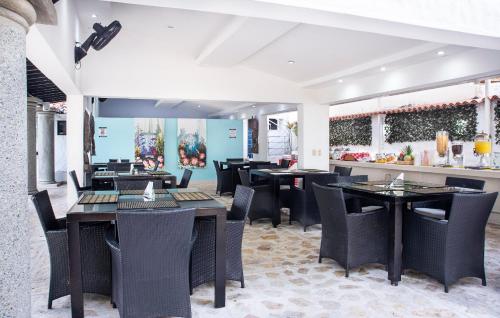 Un restaurante o sitio para comer en Santorini Casablanca